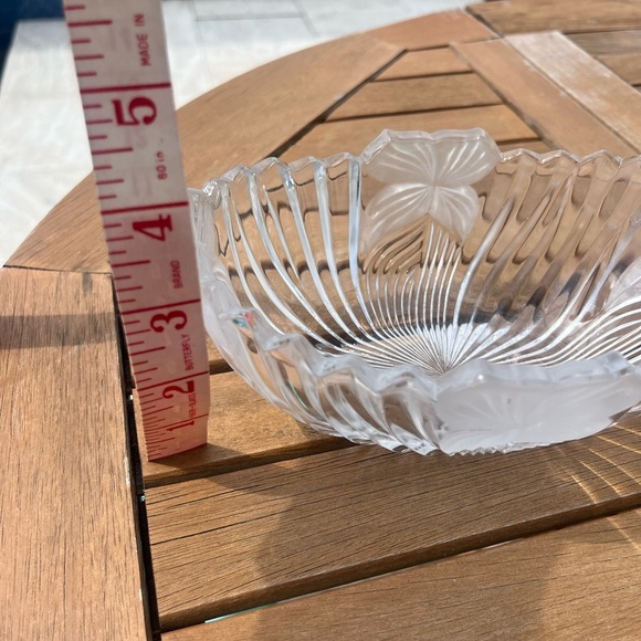 Mikasa Crystal Glass Bowl Frosted Flower Leaf Ribbed Sawtooth Edge Oval 7x5 - Picture 8 of 9